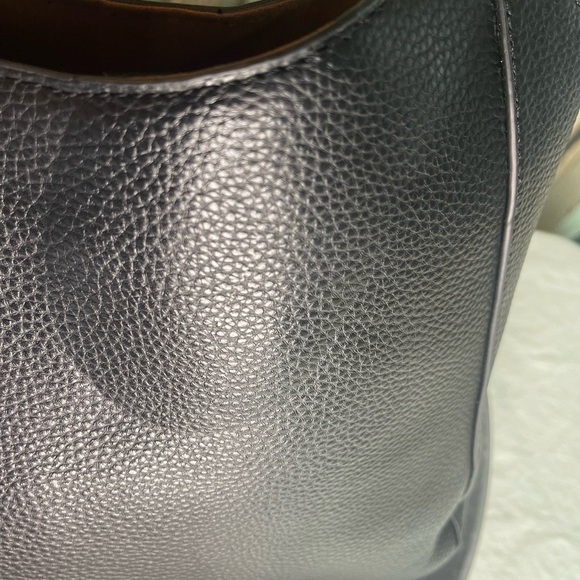 Seven Days Vegan Black Leather Shoulder Bag with Gold Chain - Picture 4 of 14